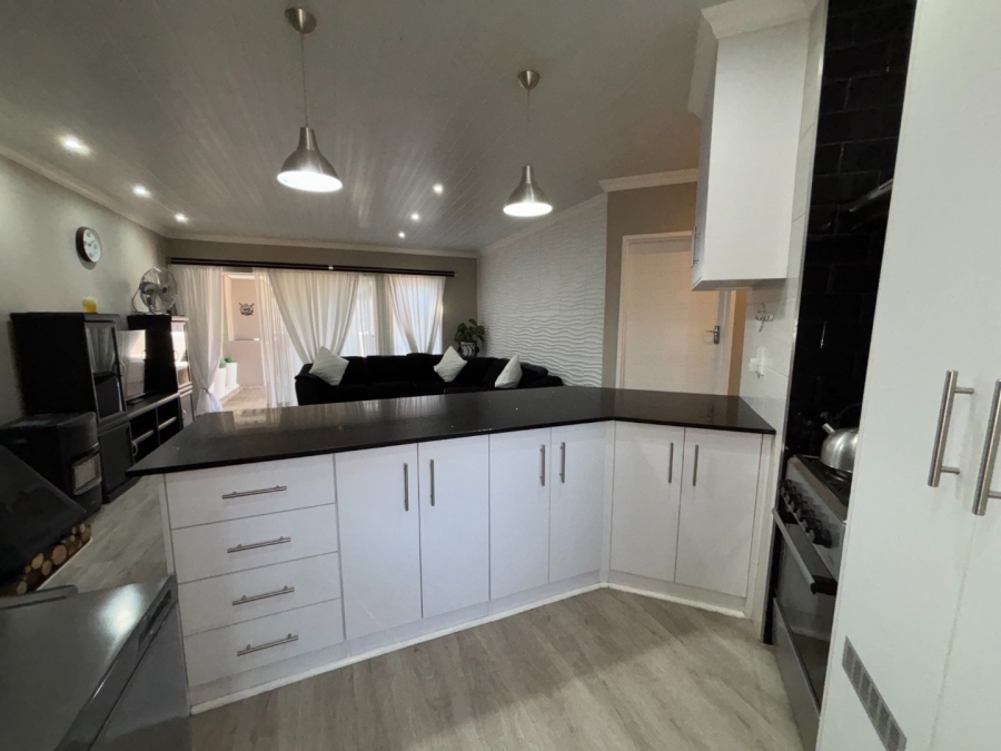 2 Bedroom Property for Sale in Pellissier Free State